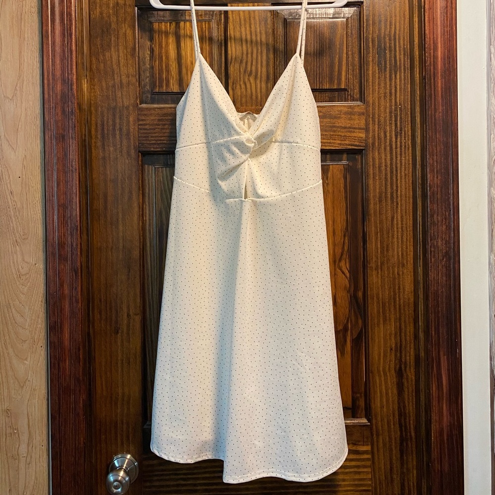 Short white Dress wit Keyhole front